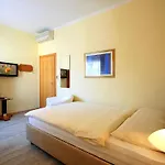 Ξενοδοχείο Garni Golf 3*